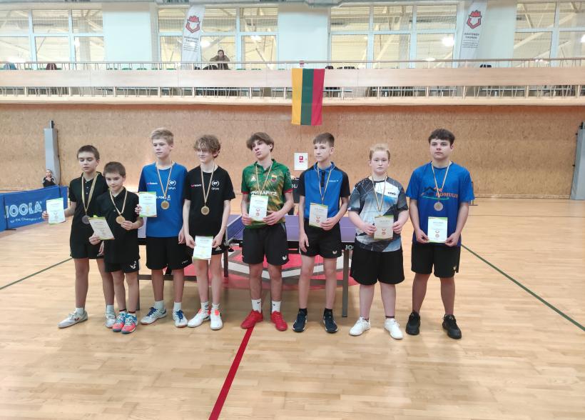 Matas Kušeliauskis Lietuvos jaunučių stalo teniso pirmenybėse asmeninėje įskaitoje  iškovojo 5 vietą, dvejete - 3 vietą