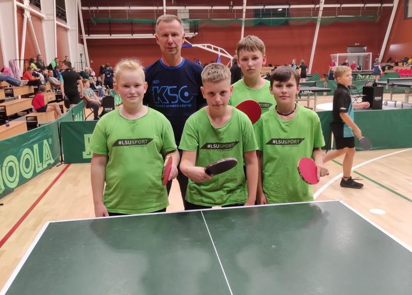 Sėkmingas jaunųjų stalo tenisininkų startas. Kelmės SC stalo teniso komanda pateko į finalines varžybas