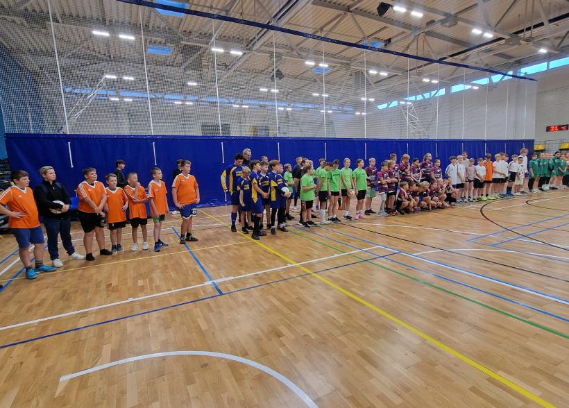 Rajono mokyklų žaidynių futbolo 5x5 varžybas laimėjo „Aukuro" pagr. mokyklos berniukų komanda ir Kražių Žygimanto Liauksmino gimnazijos mergaičių komanda
