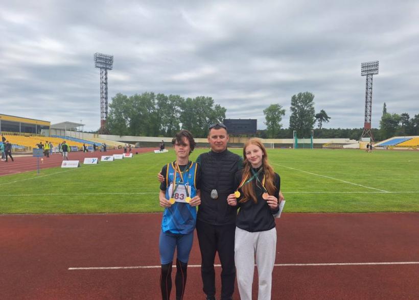 Paulius Bauža ir Sofija Norvaišaitė Lietuvos lengvosios atletikos jaunučių čempionato nugalėtojai