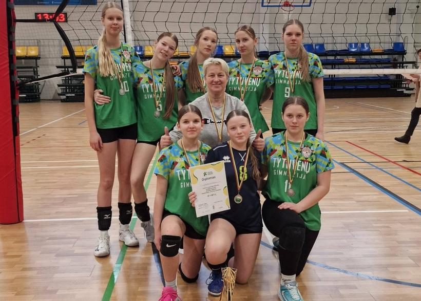 Tytuvėnų gimnazijos merginų tinklinio komanda Lietuvos mokyklų žaidynių tarpzoninėse varžybose iškovojo II vietą