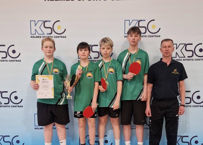 Lietuvos mokyklų žaidynių zoninės stalo teniso varžybos. Nugalėtojais tapo Kelmės „Aukuro" pagrindinė mokykla