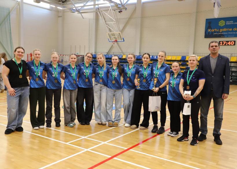 Lietuvos merginų U16 žolės riedulio čempionate Kelmės SC komanda laimėjo bronzos medalius
