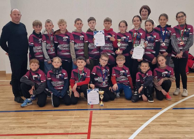 Rajono mokyklų žaidynių pradinių klasių trikovės varžybas laimėjo "Kražantės" progimnazija