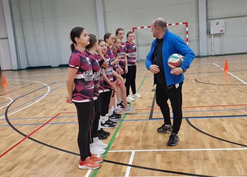Rajono mokyklų žaidynių mergaičių kvadrato varžybas laimėjo "Kražantės" progimnazijos komanda